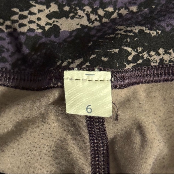 Lululemon Athletica Black Purple Patterned Leggings Womens Size 6 - Picture 4 of 6